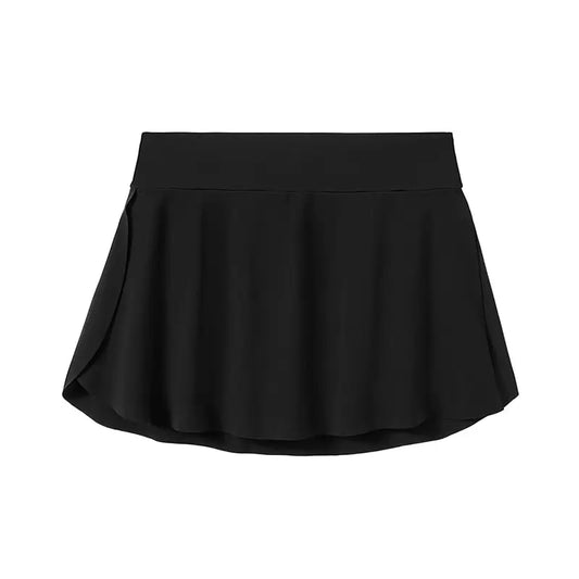 Schwarze Inkontinenz-Jupe-Culotte für Damen, Vorderansicht.