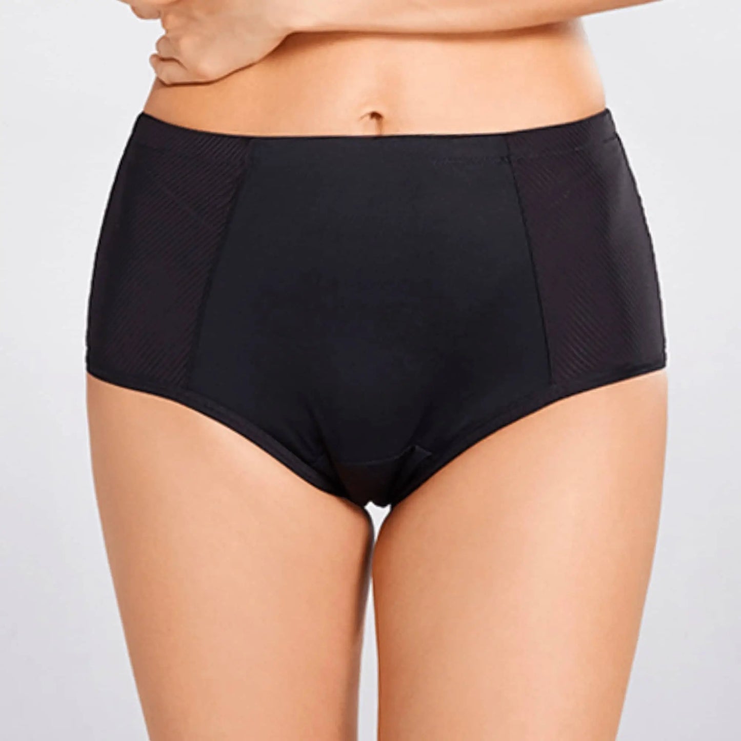 Schwarze superhohe Inkontinenz-Culotte für Damen, Vorderansicht.