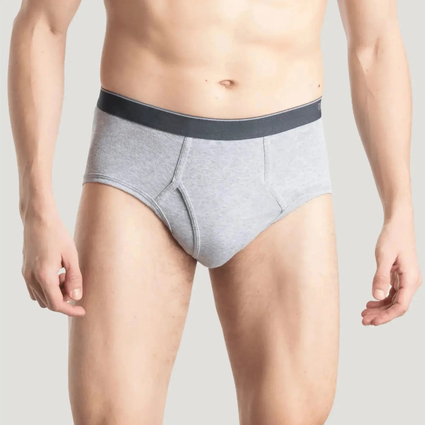 Grauer Inkontinenz-Slip mit enger Passform für Herren, Vorderansicht.