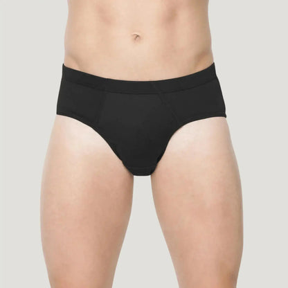 Schwarzer Inkontinenz-Slip mit enger Passform für Herren, Vorderansicht.